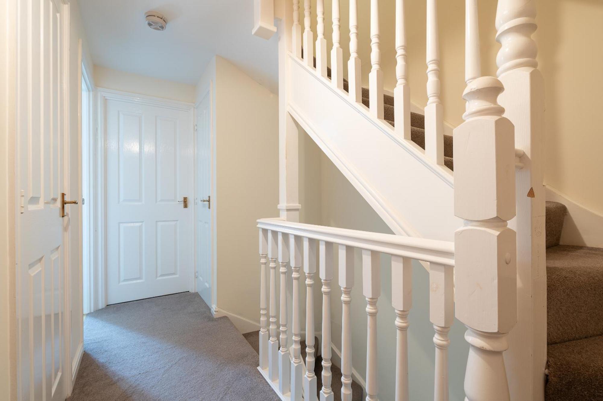 Spacious 4 Bedroom, Perfect For Contractors, Families, Private Parking Royal Wootton Bassett Exterior photo